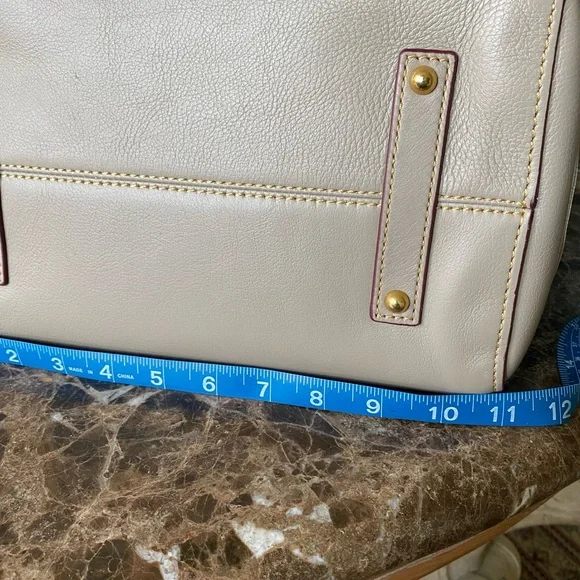 EUC Dooney Florentine Large Hattie Drawstring - Picture 4 of 13